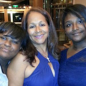 Meet your Posher, Idamis